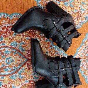 Forever - Strappy Black heeled boots - Size 7 1/2